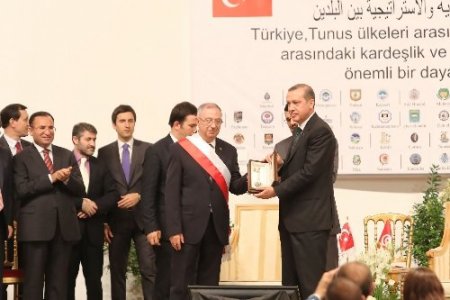 Başbakan Erdoğan'a Tunus'un anahtarı verildi