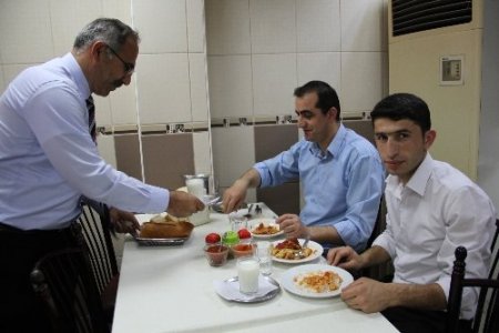 Başbakan ‘milli içecek’ dedi Adanalı lokantacı bedava yaptı
