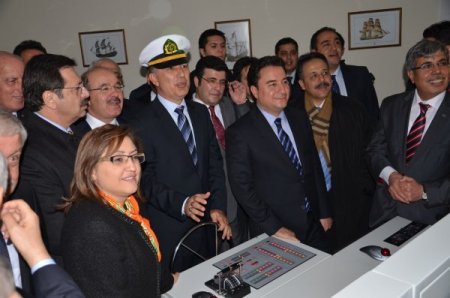 Başbakan Yardımcısı Ali Babacan, kaptan köşküne çıktı