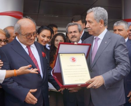 Başbakan Yardımcısı Arınç, Ceyhan'da fen lisesi açtı