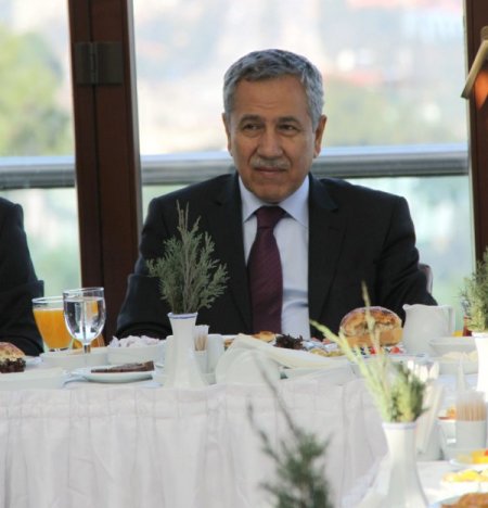 Başbakan Yardımcısı Arınç: Halk Kimi Seçerse Biz Ona Saygı Duyarız