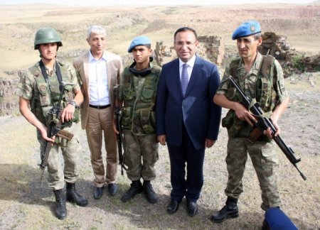 Başbakan Yardımcısı Bozdağ, Ani Harabeleri'ni Ziyaret Etti