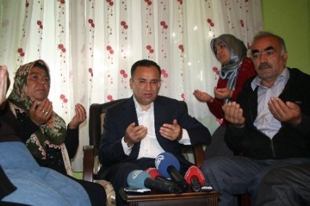 Başbakan Yardımcısı Bozdağ, şehit ailelerini ziyaret etti