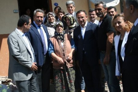 Başbakan Yardımcısı Bozdağ, şehit ailelerini ziyaret etti