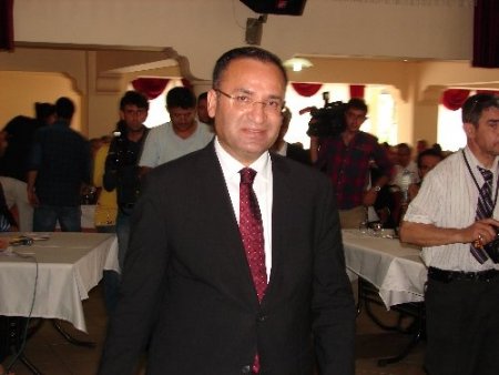 Başbakan Yardımcısı Bozdağ: MHP’nin erkekliği Meclis'in kapısında bitti