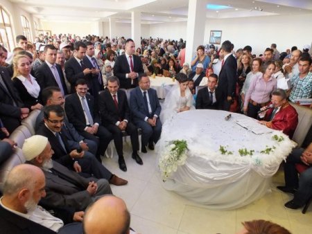 Başbakan Yardımcısı Bozdağ toplu nikah töreninde şahitlik yaptı