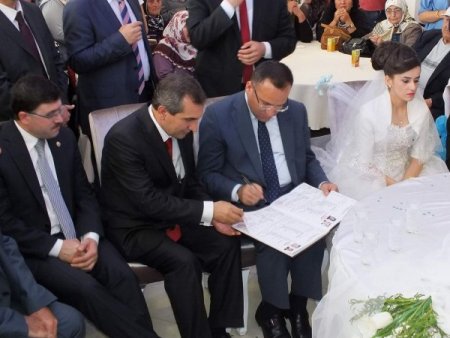 Başbakan Yardımcısı Bozdağ toplu nikah töreninde şahitlik yaptı