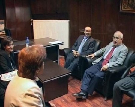 Başbakan Yardımcısı Çiçek, Merdivenlerden Dert Yandı