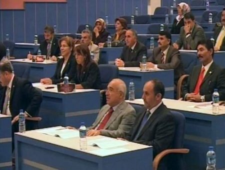 Başbakan Yardımcısı Çiçek, Merdivenlerden Dert Yandı