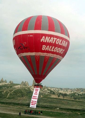 Başbakan'a Hakarete Balonlu Tepki