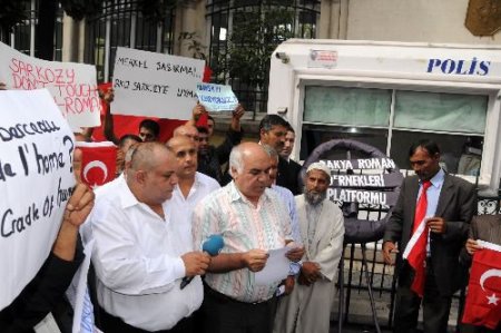 Başbakan'a Teşekkür Eden Romanlardan Fransa'ya Siyah Çelenkli Kınama