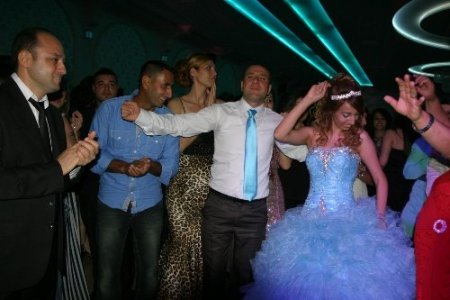 'Başbakan'a verdiğim sözü tuttum, düğüne bekleriz'