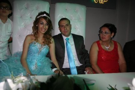 'Başbakan'a verdiğim sözü tuttum, düğüne bekleriz'