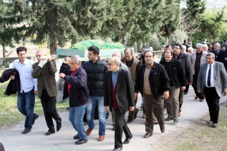 Başbakan'ın Azarladığı Çiftçi Öncel, Annesinin Cenazesini Toprağa Verdi