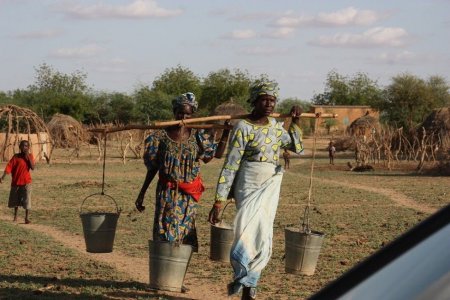Başbakan'ın işaret ettiği Afrikalı kadınların yaşam mücadelesi