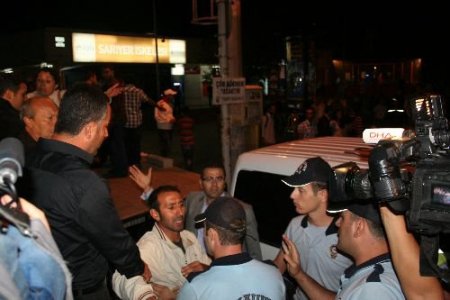Başbakanın Mitingi Sırasında 'hayır' Standı Açanlar Polis Arasında Kavga Çıktı