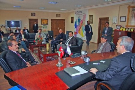 Başbakan'ın verdiği ödüle Memur Sen'den tebrik ziyareti