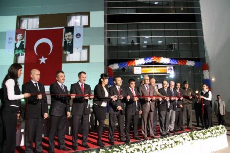 Başbakan’ın yurtlarda ücretsiz internet müjdesi öğrencileri sevindirdi