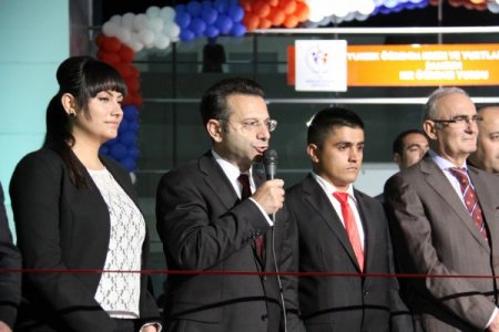 Başbakan’ın yurtlarda ücretsiz internet müjdesi öğrencileri sevindirdi