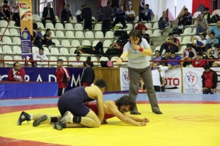Başbakanlık Kupası Güreş Turnuvası Sivas'ta başladı