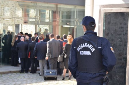 Başbakanlık Ofisi'nde ziyaretçi yoğunluğu