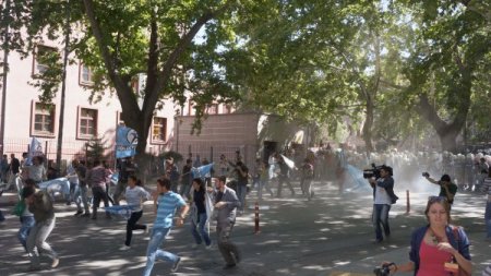 Başbakanlık'a yürümek isteyen gruba polis biber gazıyla müdahale etti