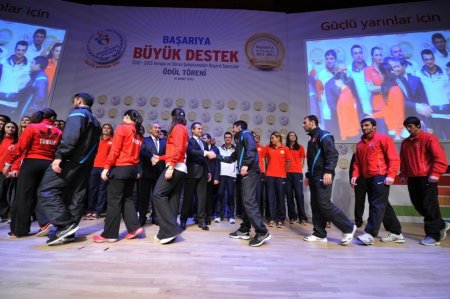 Başbakansız törende Arınç ile Kılıç, şampiyonlara 9 milyon TL ödül dağıttı