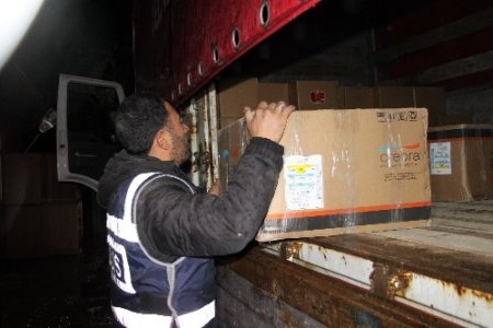 Basın kamyonundan gümrük kaçağ sigara çıktı