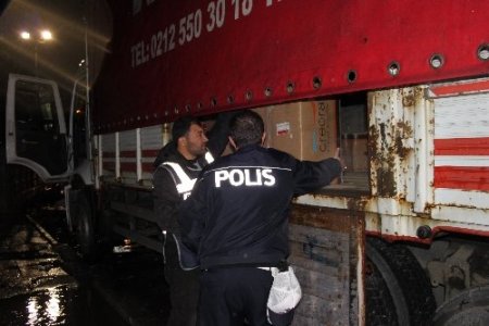 Basın kamyonundan gümrük kaçağ sigara çıktı