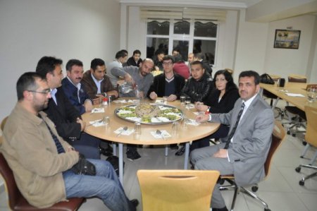 Basın mensupları, Ergin Koleji'nin yemeğinde buluştu