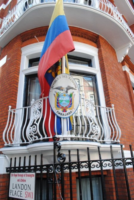 Basın Ordusu, Assange'ı Beklemeye Devam Ediyor