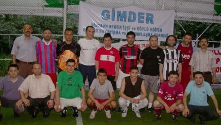 Basınspor Gimder'in Dostluk Halı Saha Futbol Turnuvası'nda Finale Kalamadı