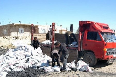 Başkale'de 4 Bin Aileye Birer Ton Kömür Yardımı Yapılacak