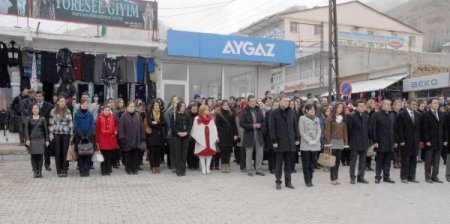 Başkale’de öğretmenler, günlerini yalnız kutladı