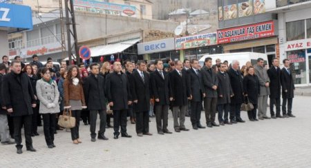 Başkale’de öğretmenler, günlerini yalnız kutladı