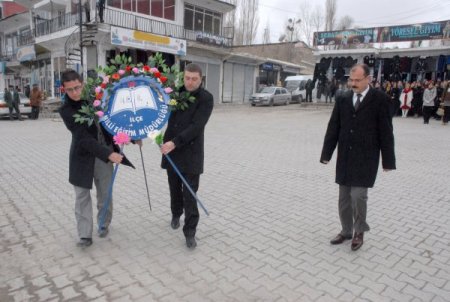 Başkale’de öğretmenler, günlerini yalnız kutladı