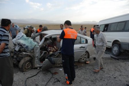 Başkale'de Trafik Kazası: 1 Ölü, 4 Yaralı