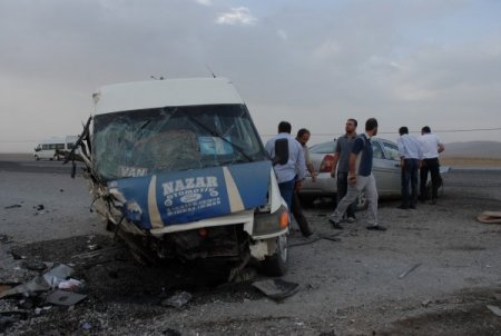 Başkale'de Trafik Kazası: 1 Ölü, 4 Yaralı