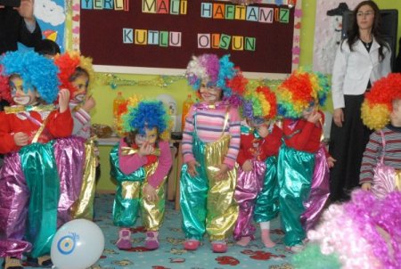 Başkaleli minikler Yerli Malı Haftası'nı coşkuyla kutladı