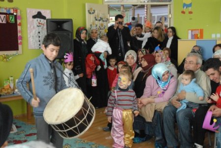 Başkaleli minikler Yerli Malı Haftası'nı coşkuyla kutladı