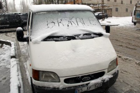 Başkale’ye mevsimin ilk karı yağdı