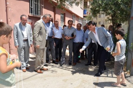 Başkan, Mahalle Mahalle Gezip Dert Dinliyor