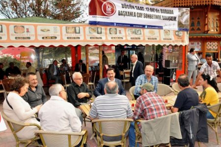 Başkan Ak, vatandaşla çay sohbetlerinde buluşuyor