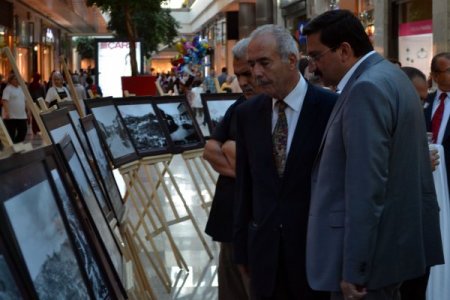 Başkan Ak fotoğraf sergisinin açılışını yaptı