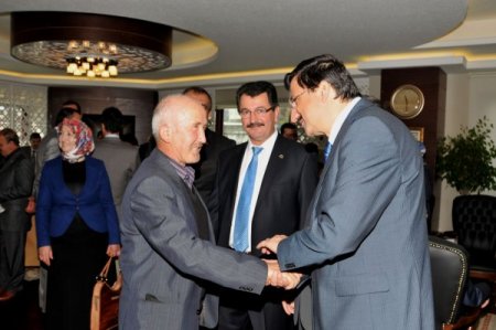 Başkan Ak vatandaşlarla bayramlaştı