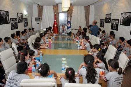 Başkan Akaydın, miniklere yerel yönetimleri anlattı