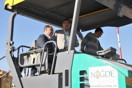 Başkan Akdoğan misafirlerine belediye çalışmalarını gösterdi