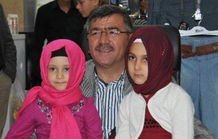 Başkan Akdoğan misafirlerine belediye çalışmalarını gösterdi