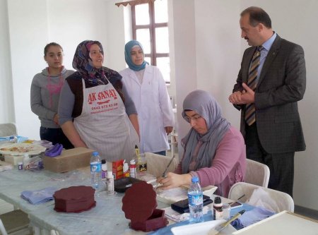 Başkan Akgül kadın ve çocukları ziyaret etti