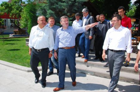 Başkan Akyürek, Yapımı Devam Eden Yatırımları Tanıttı